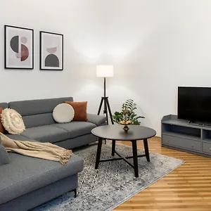 Apartment Wawelove Pilsudskiego - 3 Bedroom Apt. With Balcony And Free Parking!, Krakow