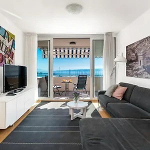 https://luxury-sunny-bellevue.splithotels.org