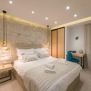 https://lyra-luxury-studios.splithotels.org