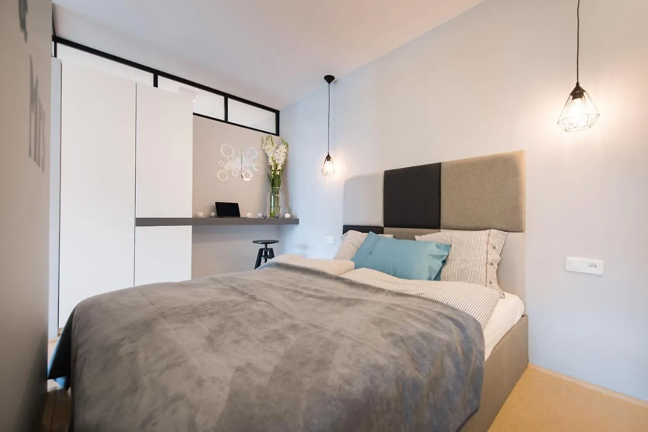 Premium Apartment For Old Town & Jewish Quarter - Balcony Plus Pool Onsite Krakow