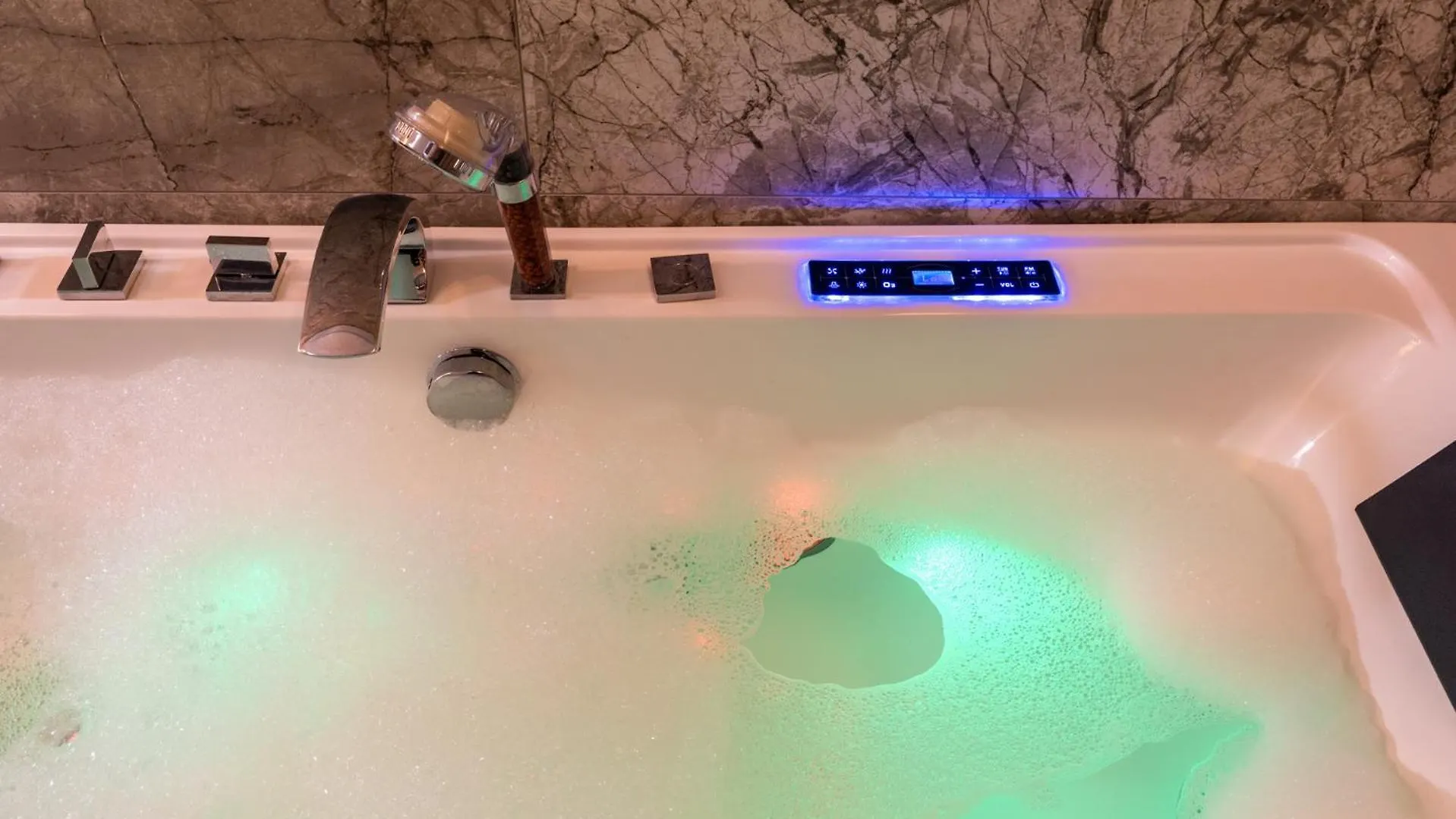 Premium Apartment For Old Town & Jewish Quarter - Balcony Plus Pool Onsite Krakow